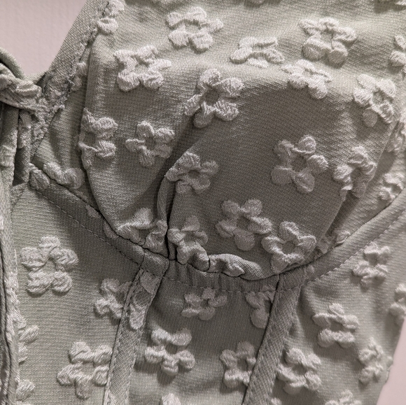 NWT Cider Sage Green Floral Daisy Corset Knotted V-neck Cami Top - Size Small - Picture 3 of 4